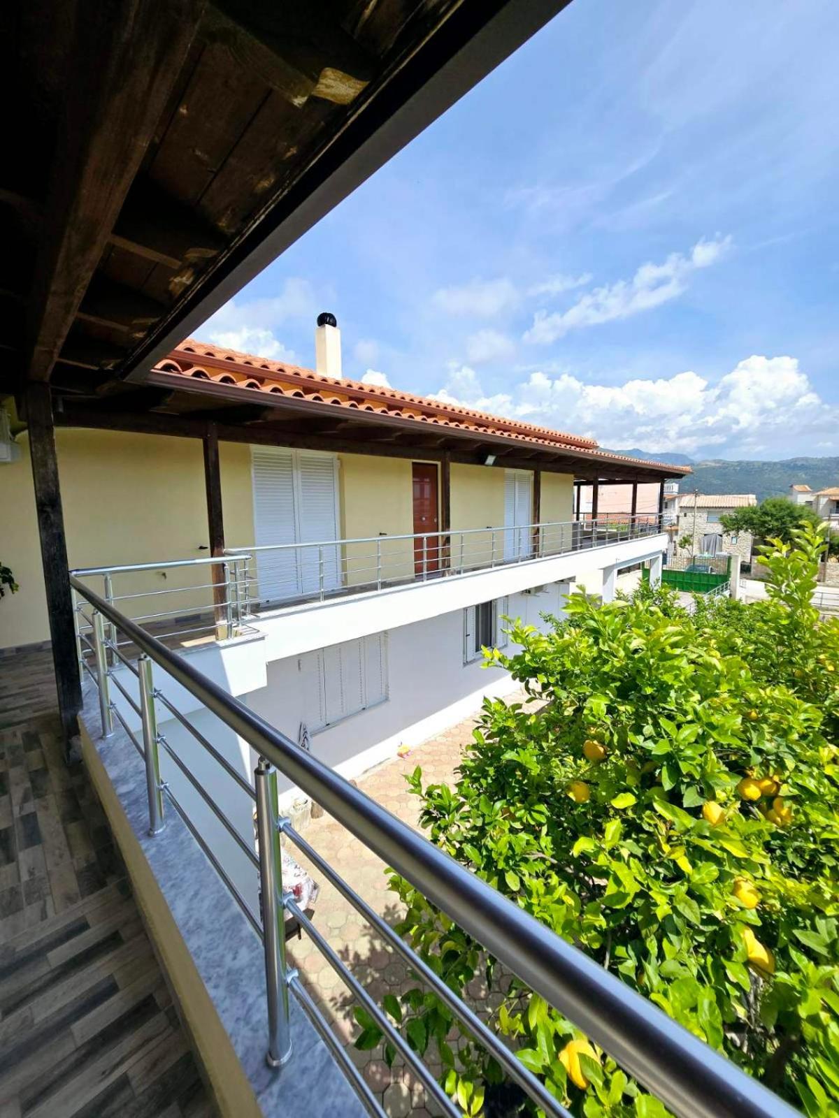 Philoxenia Guest House Himare Exterior photo