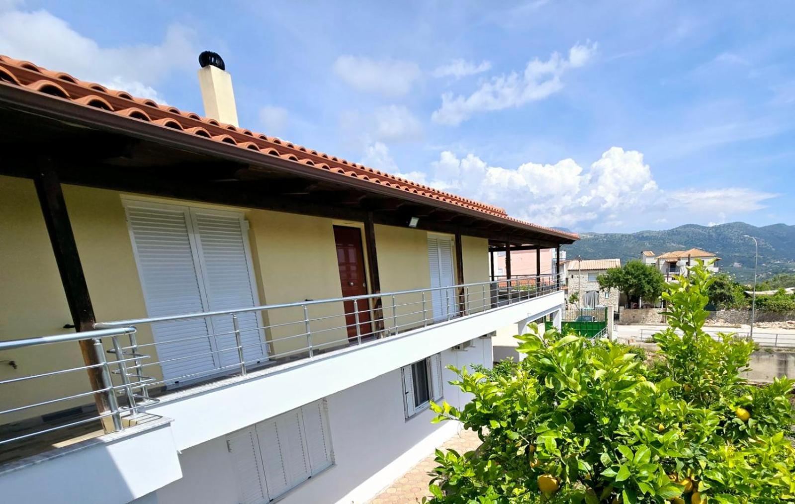 Philoxenia Guest House Himare Exterior photo