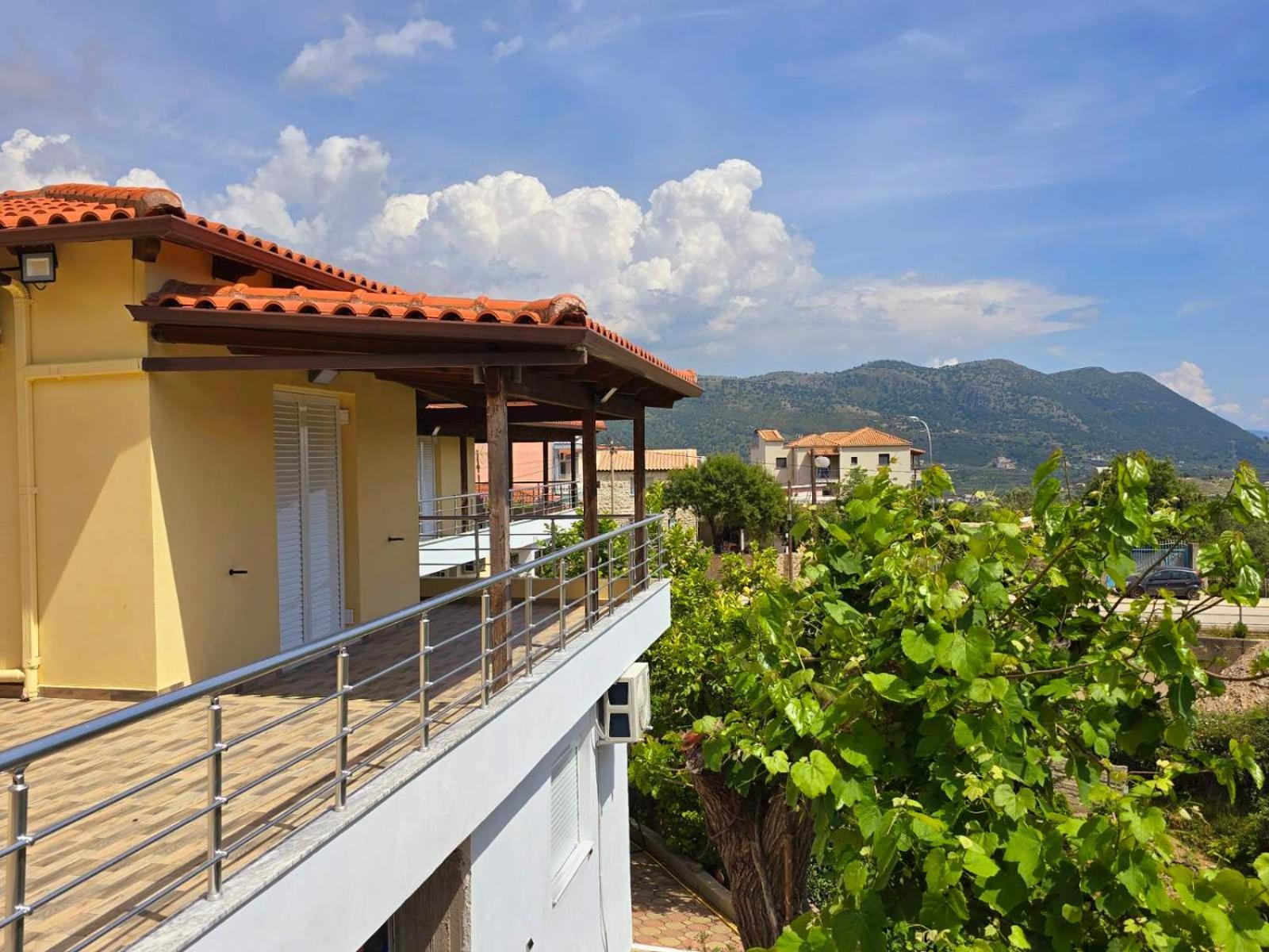 Philoxenia Guest House Himare Exterior photo